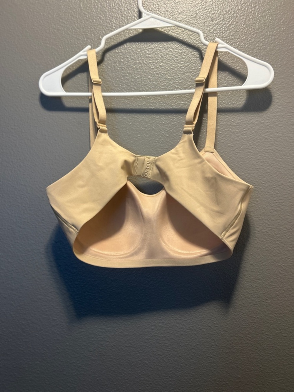 HUUG Bra Size Medium BNWT Beige Nude Seamless Wireless Dryer Safe Comfortable - Picture 2 of 3